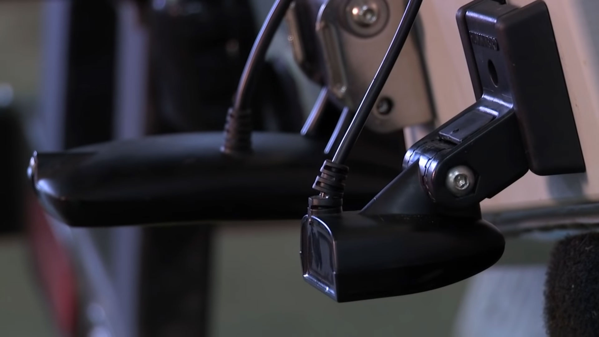 How to Install a Fish Finder Transducer FishFinder HQ